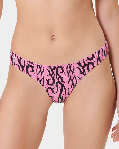 BB x Ashley Williams Luxus-Satin-Tanga mit Tattoo-Print