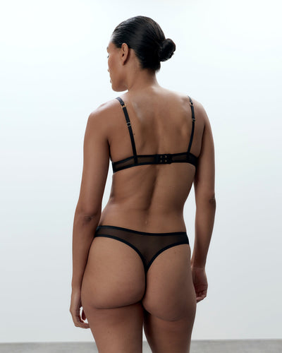 Naomi String in Schwarz