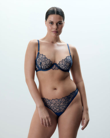 Laurel Slip mit Blattstickerei in Navy